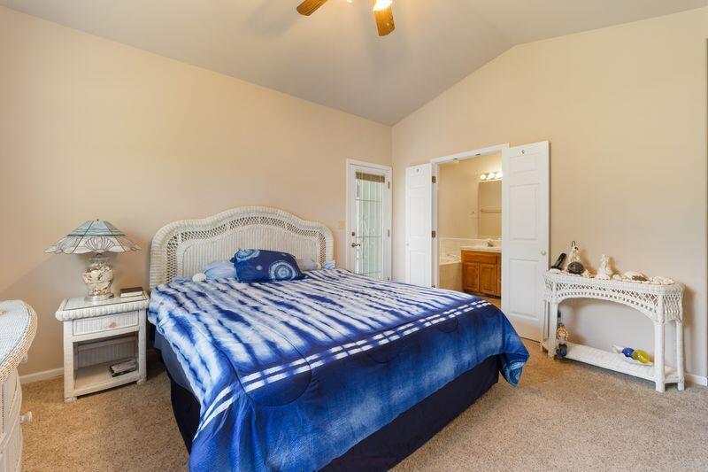 19860 Union School Road Redding, CA 96003 - Photo 11 of 32 master bedroom