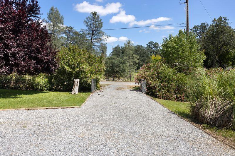 19860 Union School Road Redding, CA 96003 - Photo 20 of 32 gated entry