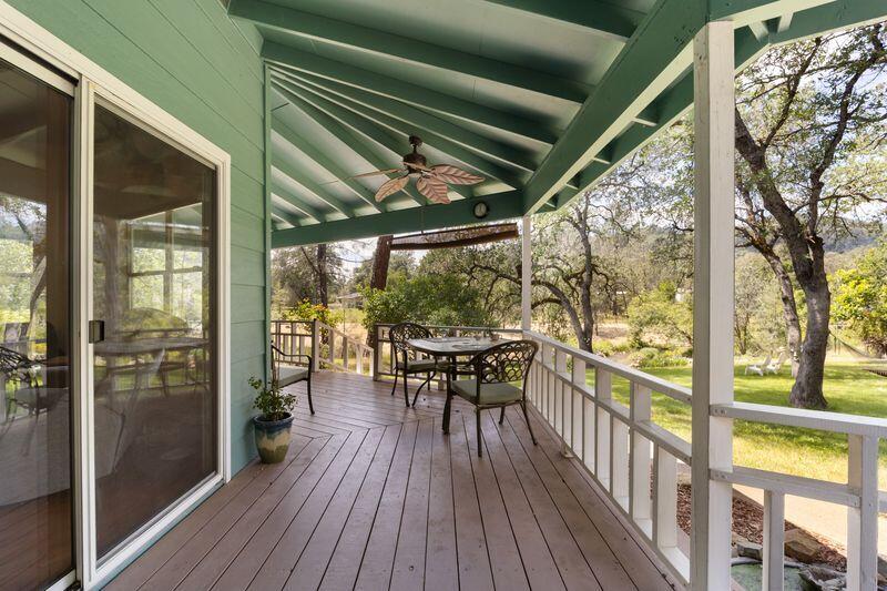19860 Union School Road Redding, CA 96003 - Photo 22 of 32 covered deck