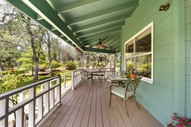19860 Union School Road Redding, CA 96003 - Photo 23 of 32 covered deck