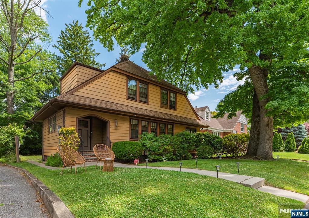 529 Wyndham Road Teaneck, NJ 07666 - Photo 2 of 30