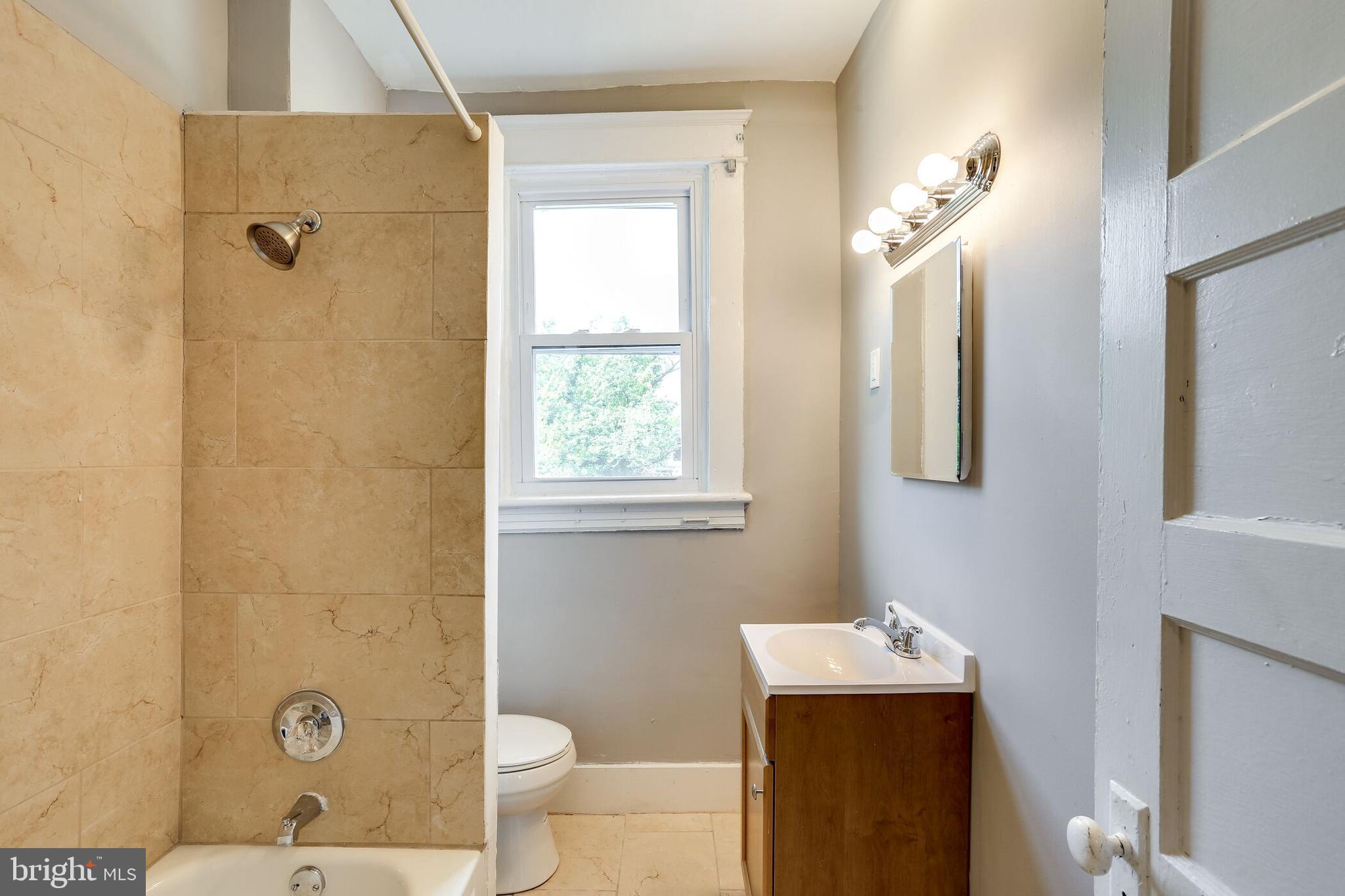 713 Springfield Avenue Baltimore, MD 21212 - Photo 15 of 28 a bathroom with a shower
