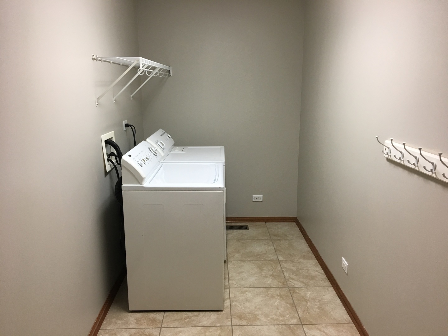 Undisclosed Address Round Lake, IL 60073 - Photo 10 of 29 a utility room with a washer and dryer
