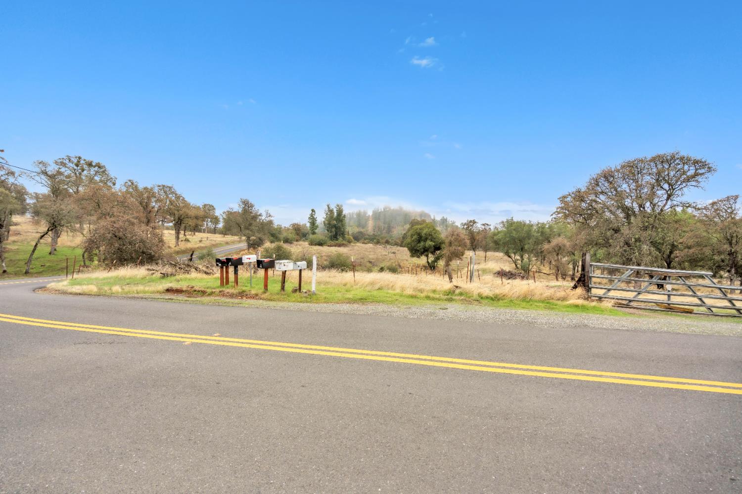 12578 Scott Grant Road Marysville, CA 95901 - Photo 33 of 37 a view of a building with a road