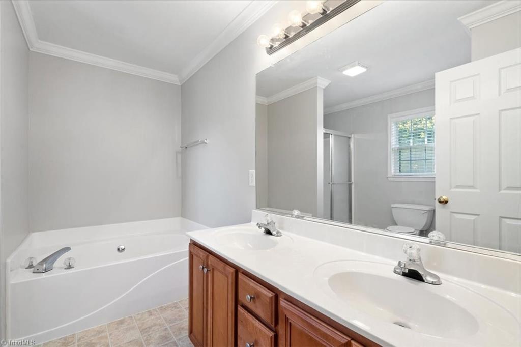 520 Brummel Lane High Point, NC 27265 - Photo 19 of 39 Primary Bathroom