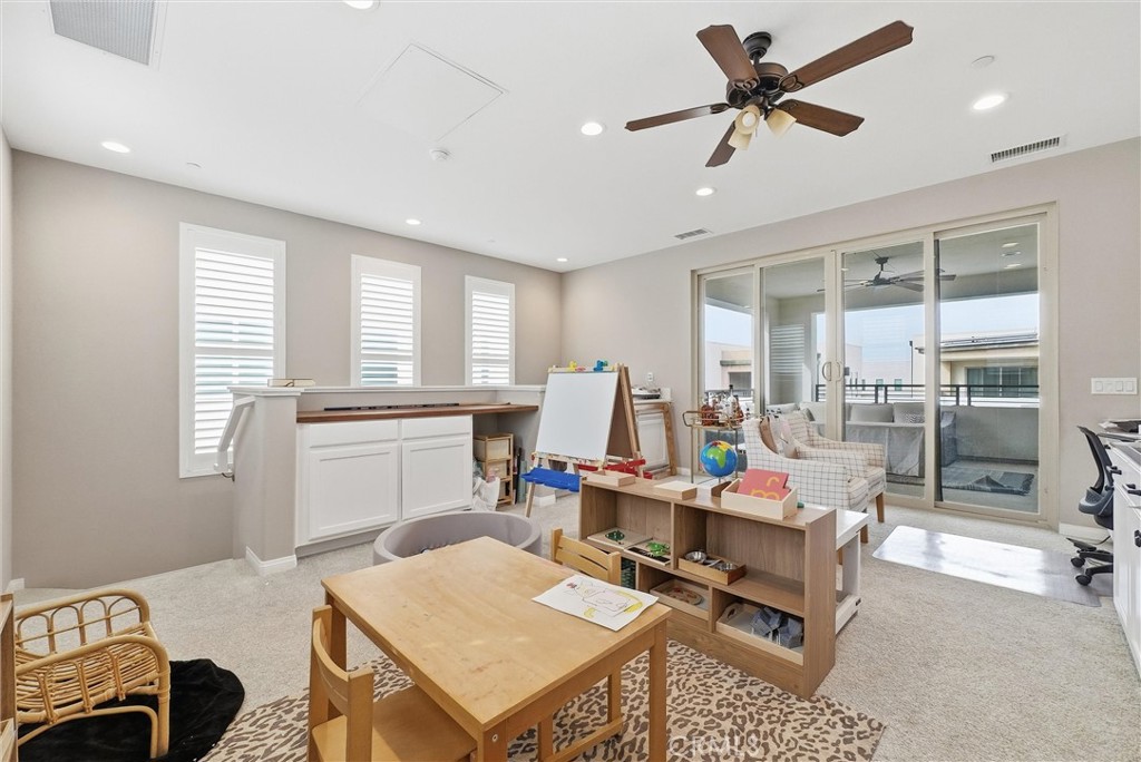 155 Spectacle Irvine, CA 92618 - Photo 32 of 40 a workspace with furniture and a window