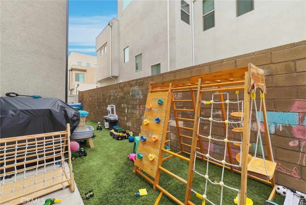 155 Spectacle Irvine, CA 92618 - Photo 38 of 40