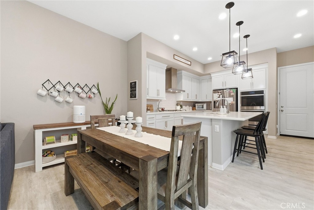 155 Spectacle Irvine, CA 92618 - Photo 7 of 40 a large kitchen with a table and chairs