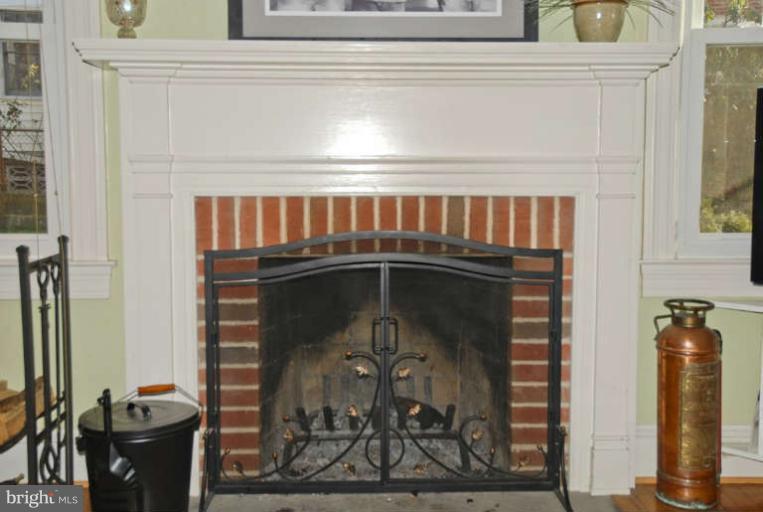 3309 Edgewood Road Kensington, MD 20895 - Photo 8 of 22 Living Room