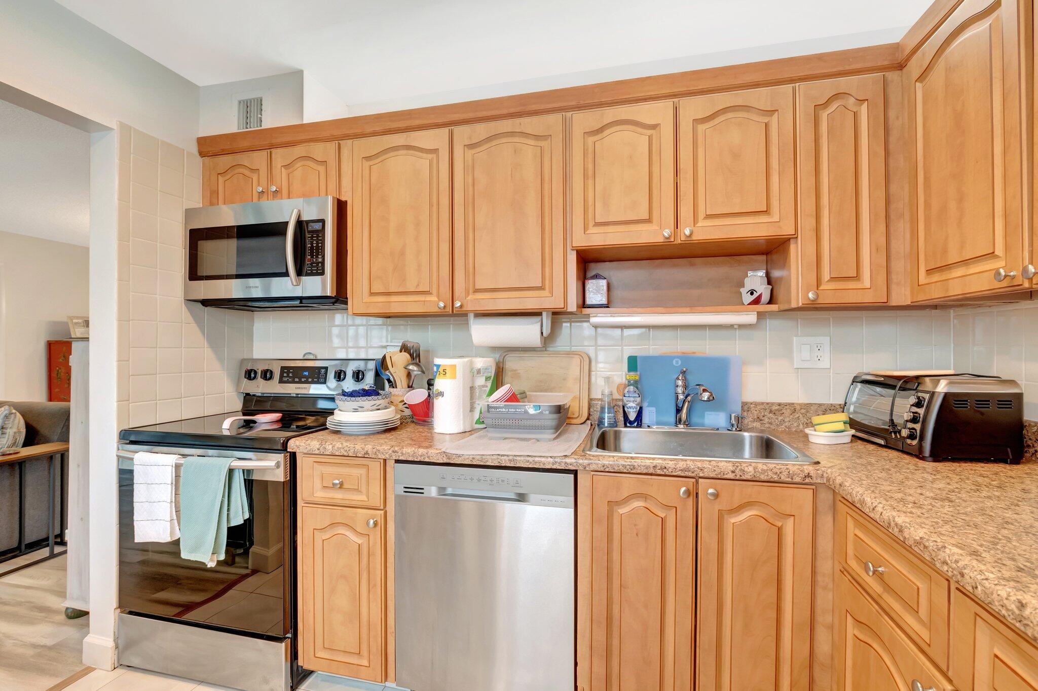 279 Capri F Delray Beach, FL 33484 - Photo 16 of 57 16-web-or-mls-DSC_4410