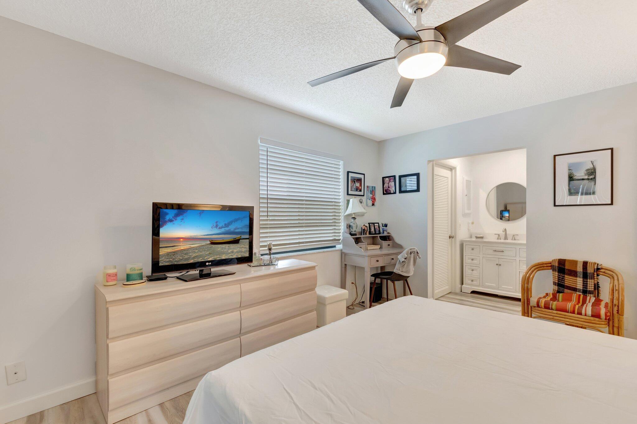 279 Capri F Delray Beach, FL 33484 - Photo 21 of 57 21-web-or-mls-DSC_4435