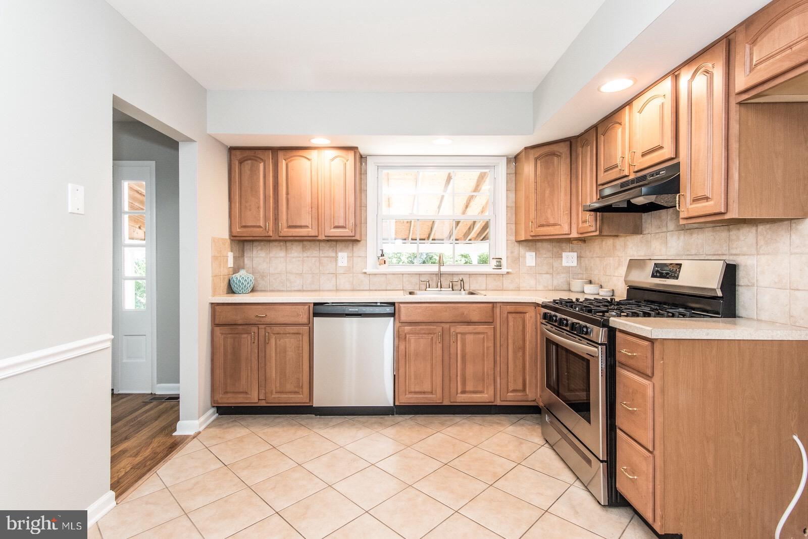 217 Surrey Road Chalfont, PA 18914 - Photo 10 of 42 Gallery Image 10
