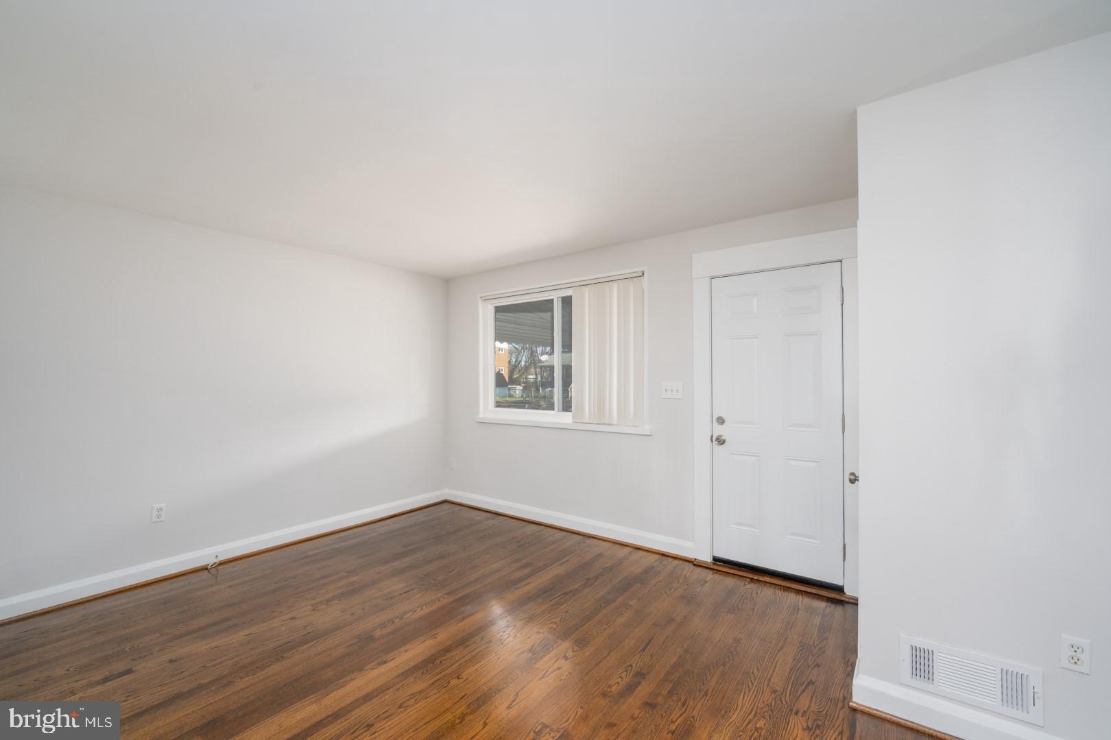 8249 Kavanagh Road Dundalk, MD 21222 - Photo 8 of 28