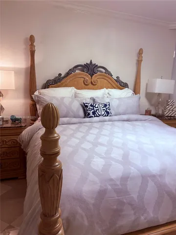 $8,000 | 4779 Collins Avenue, Unit 2302, Miami Beach, FL 33140