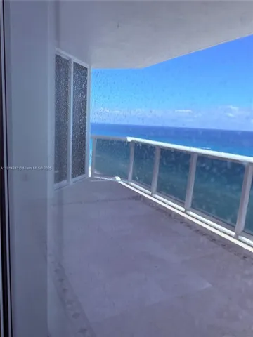 $8,000 | 4779 Collins Avenue, Unit 2302, Miami Beach, FL 33140