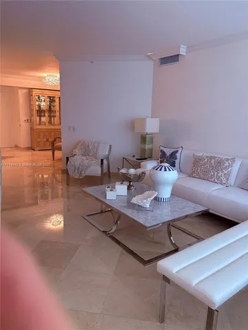 $8,000 | 4779 Collins Avenue, Unit 2302, Miami Beach, FL 33140