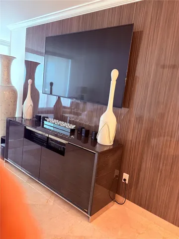 $8,000 | 4779 Collins Avenue, Unit 2302, Miami Beach, FL 33140