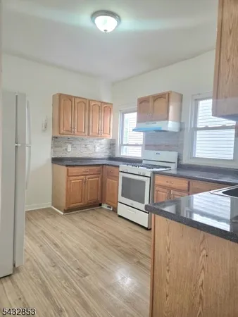 $2,200 | 21 Davis Avenue, Unit 1, East Orange, NJ 07017