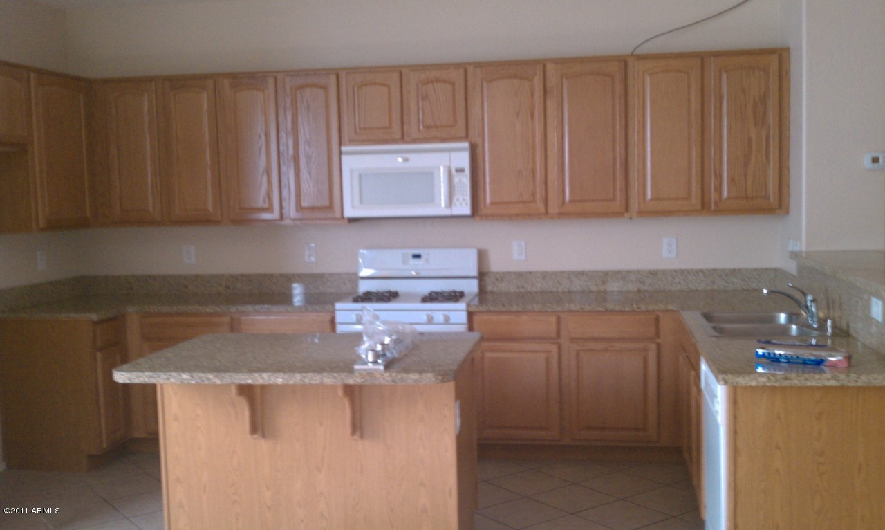 8744 West Cordes Road Tolleson, AZ 85353 - Photo 4 of 12 IMAG0594