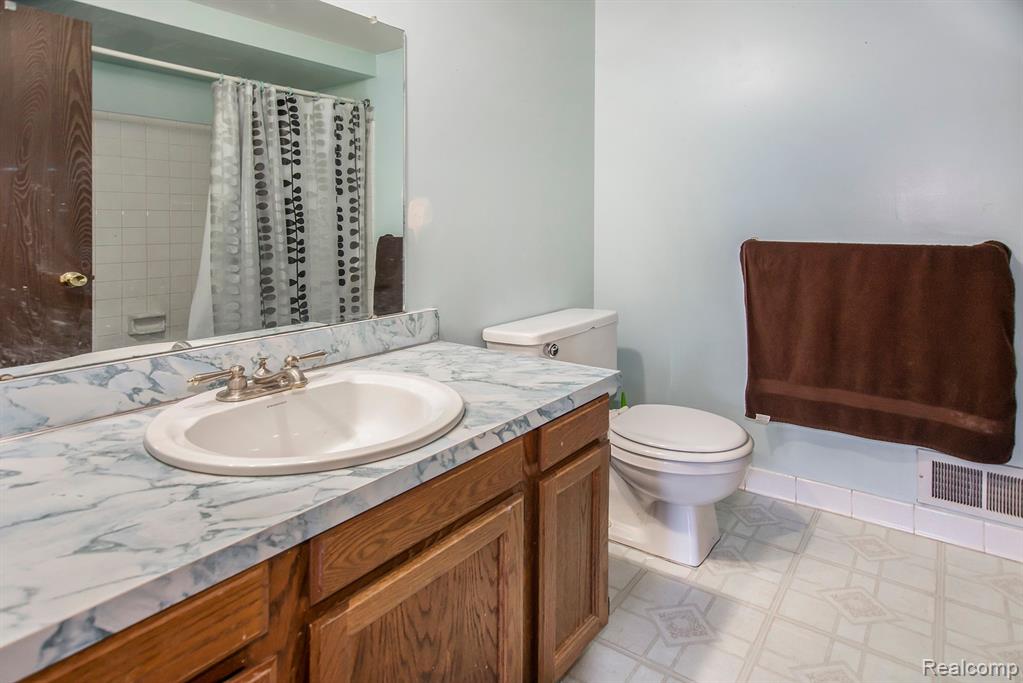 1635 Dennett Lane Rochester, MI 48307 - Photo 12 of 19