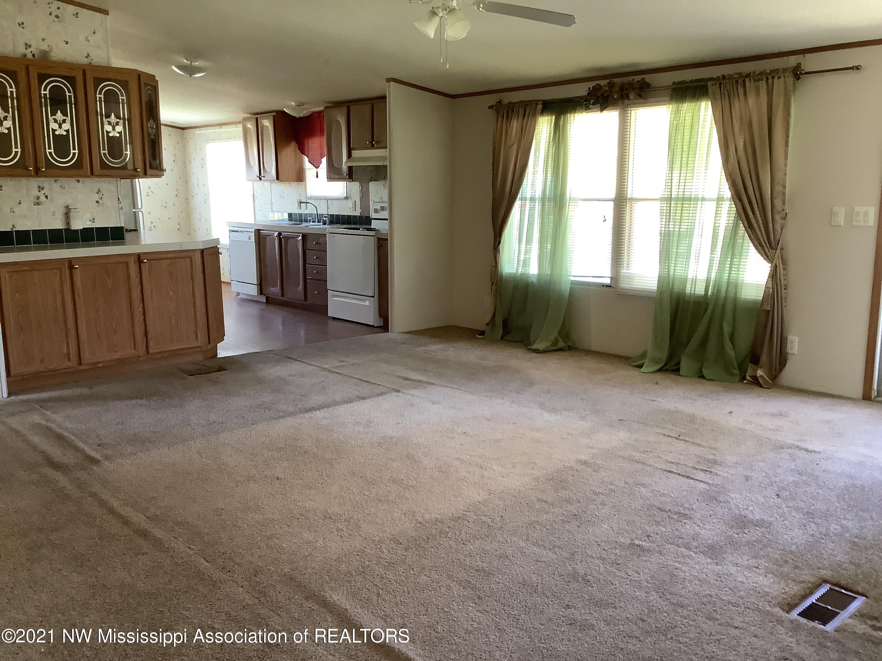 3266 Tate Marshall Road Coldwater, MS 38618 - Photo 7 of 11 living room:kitchen