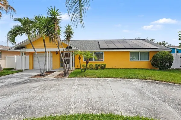 $305,000 | 12149 Park Boulevard North, Unit 7, Seminole, FL 33772