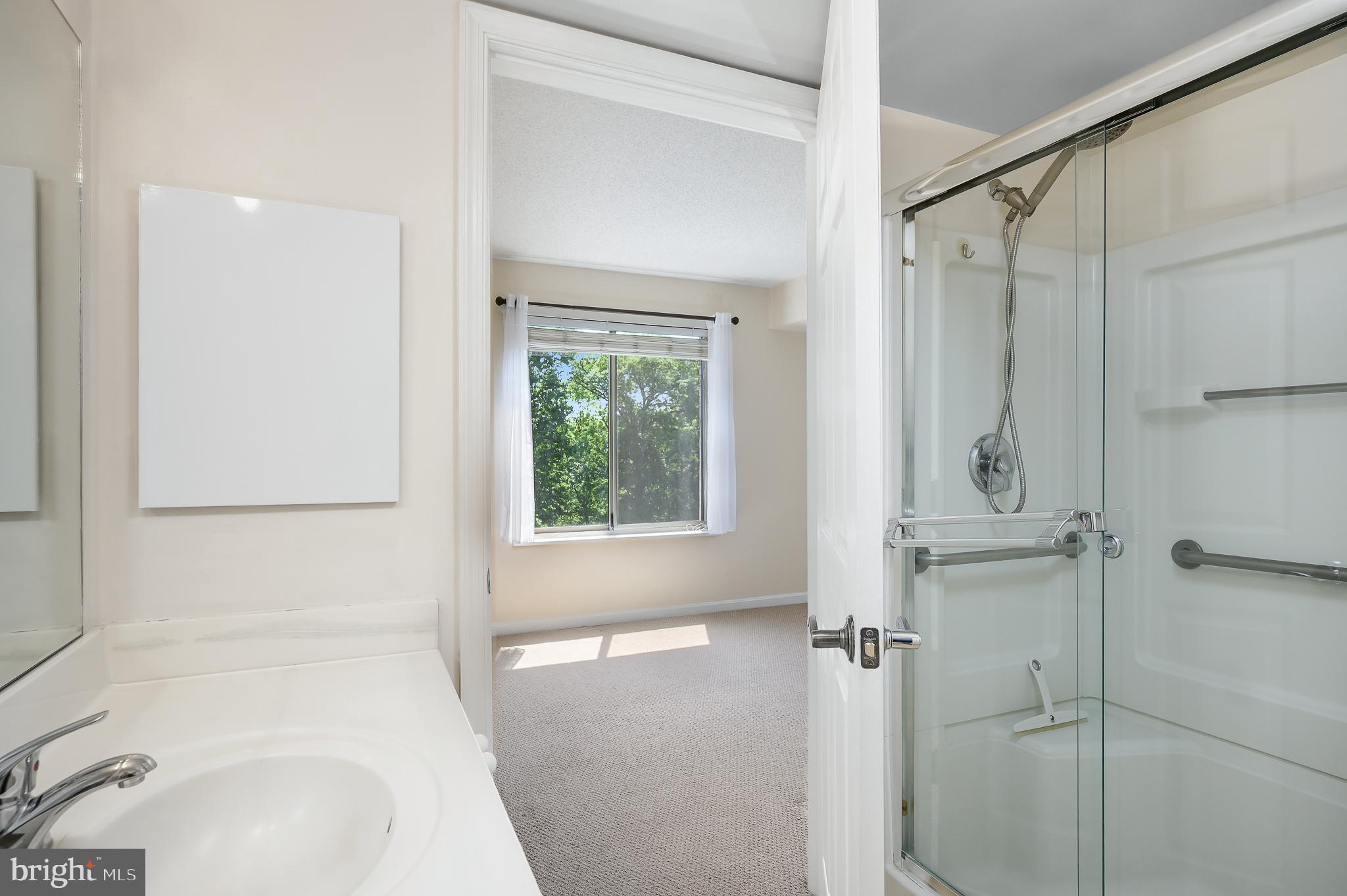 19385 Cypress Ridge Terrace, Unit 519 Leesburg, VA 20176 - Photo 25 of 43 2nd bathroom