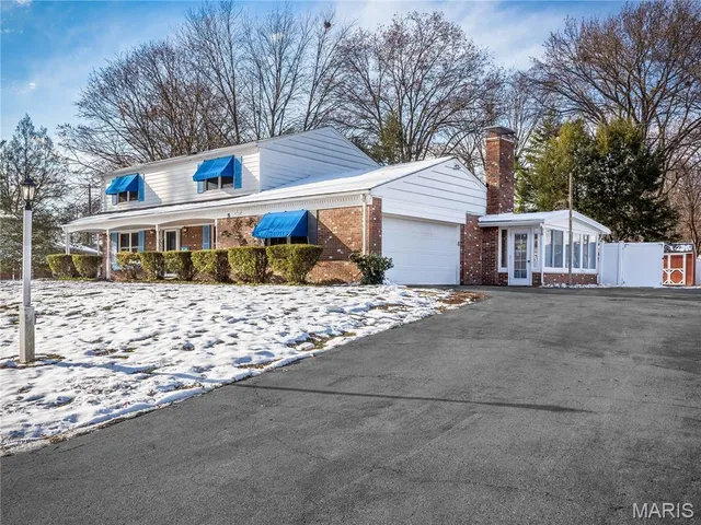 $315,000 | 33 Hemlock Drive, Belleville, IL 62221