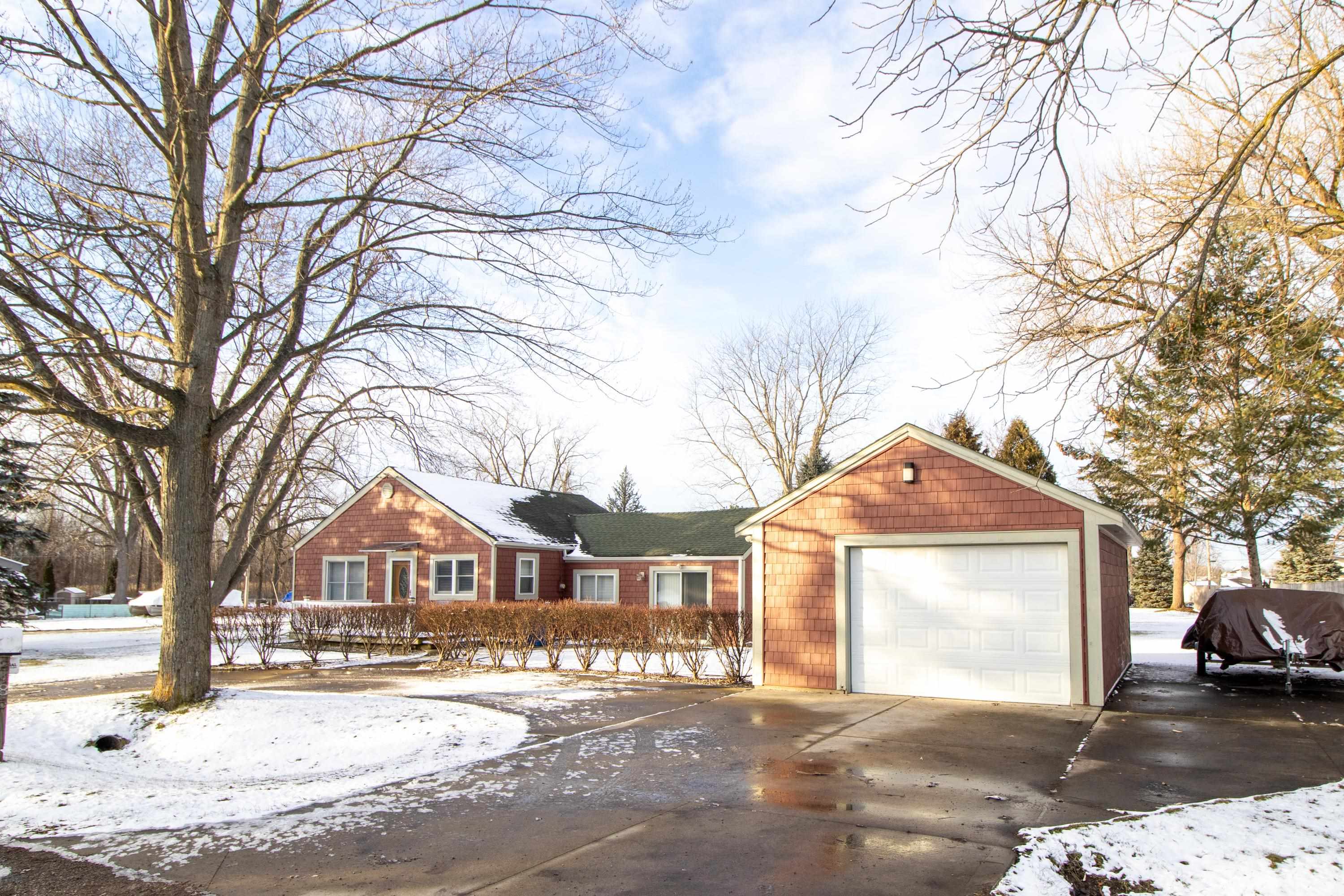 2490 Ruth Drive Fenton, MI 48430 - Photo 27 of 27 50130147-fc950bc3-42e8-46d0-83ec-090101b1bb5e.JPG