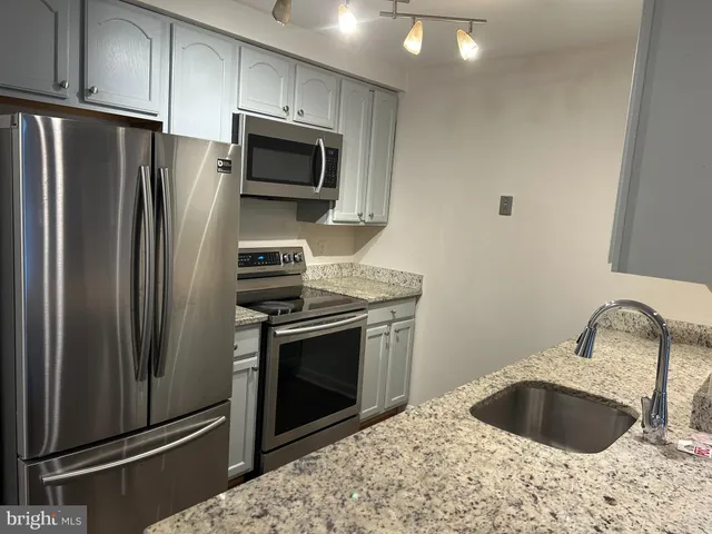 $2,100 | 13513 Orchard Drive, Unit 3513, Clifton, VA 20124