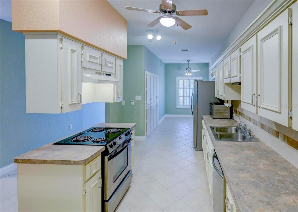 7032 River Run Boulevard Weeki Wachee, FL 34607 - Photo 7 of 38