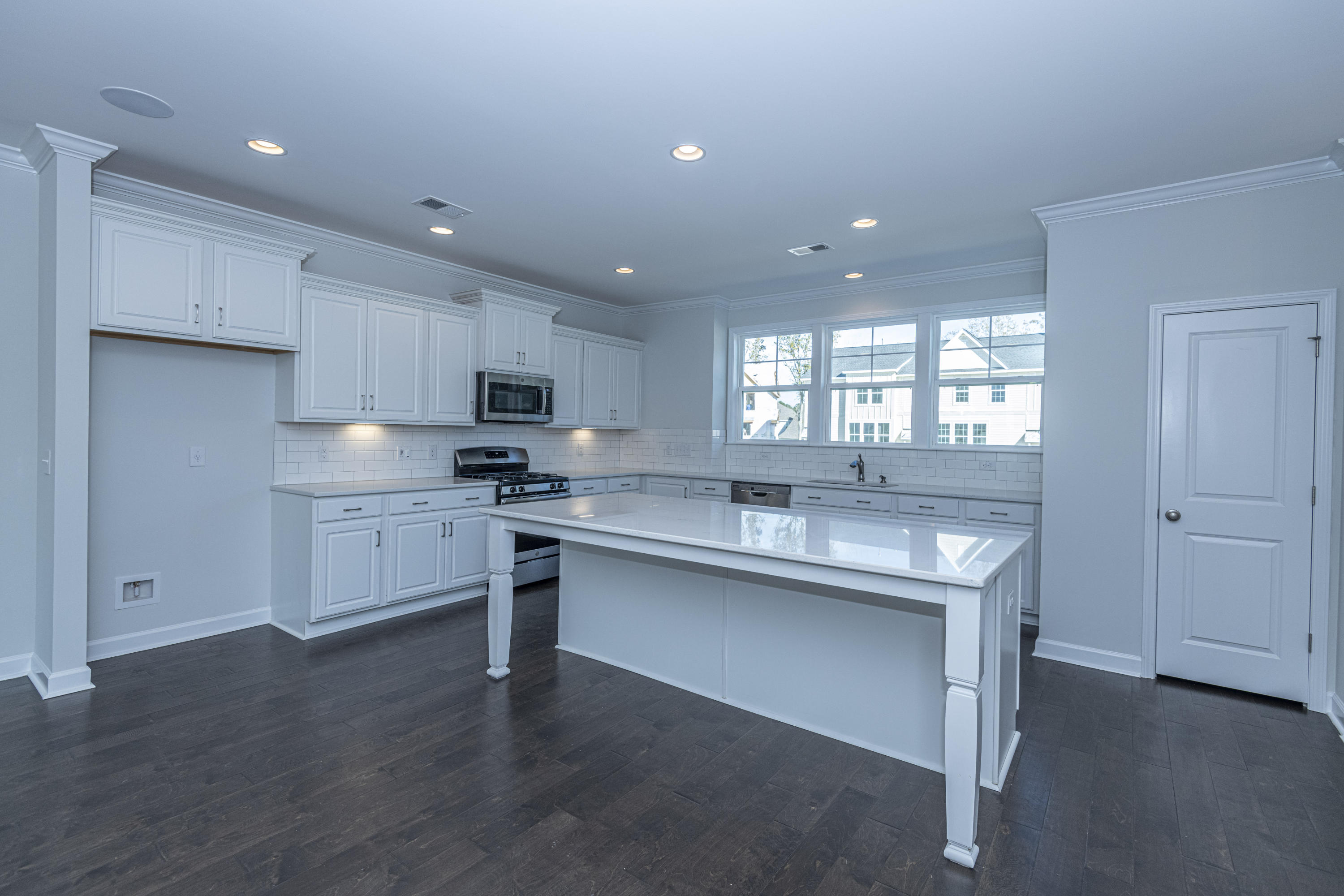 1546 Moss Spring Road Mount Pleasant, SC 29466 - Photo 8 of 31 FMWeb07
