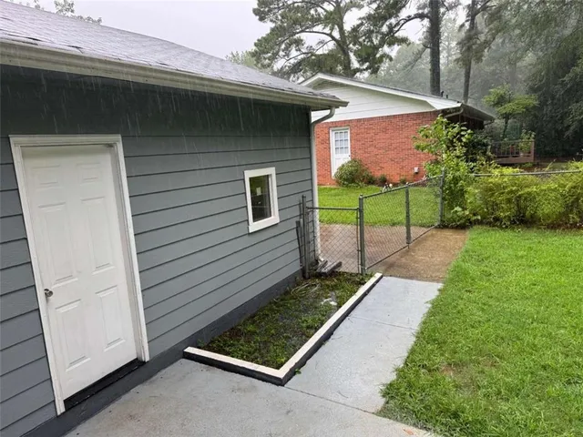 a view of a small house with a yard