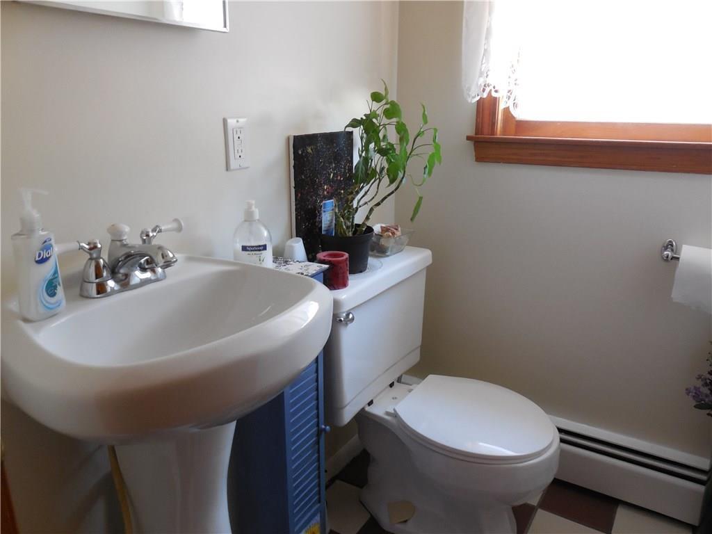 12 Deacon Road Yarmouth, ME 04096 - Photo 8 of 19 1st floor 1/2 bath