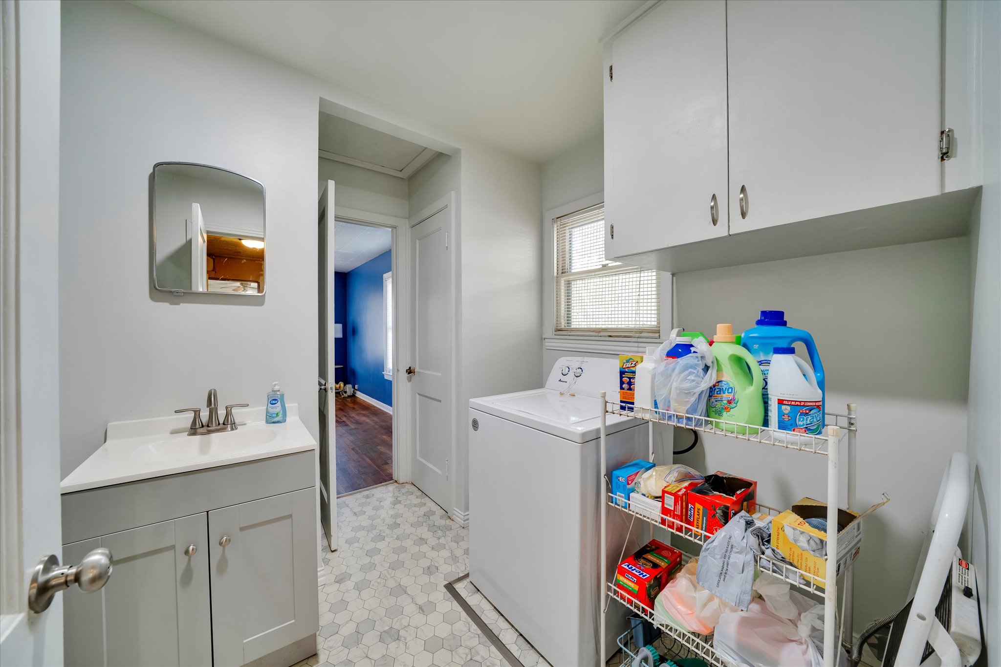 1206 Ruth Avenue Austin, TX 78757 - Photo 14 of 38 a utility room with fridge dryer and washer