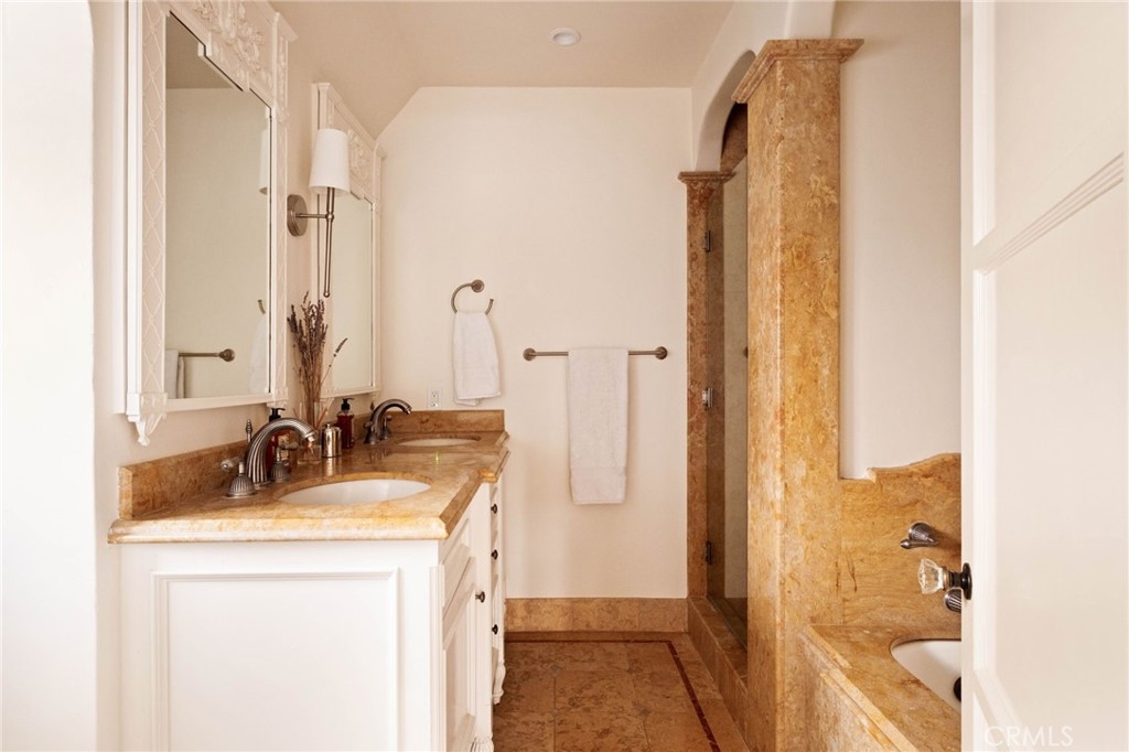 2454 Ridgeway Road San Marino, CA 91108 - Photo 21 of 34 MASTER SUITE 3