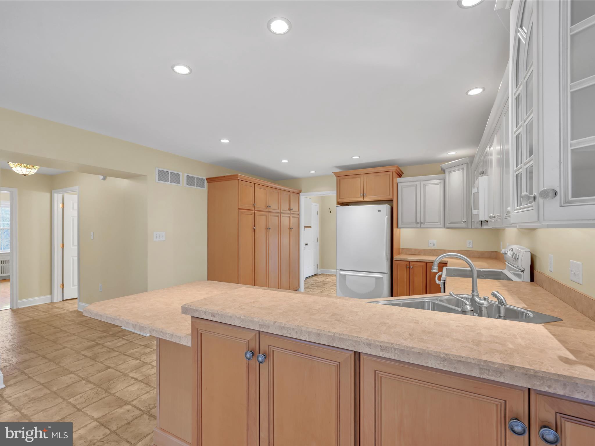 81 West Roseville Road Lancaster, PA 17601 - Photo 12 of 38 Kitchen
