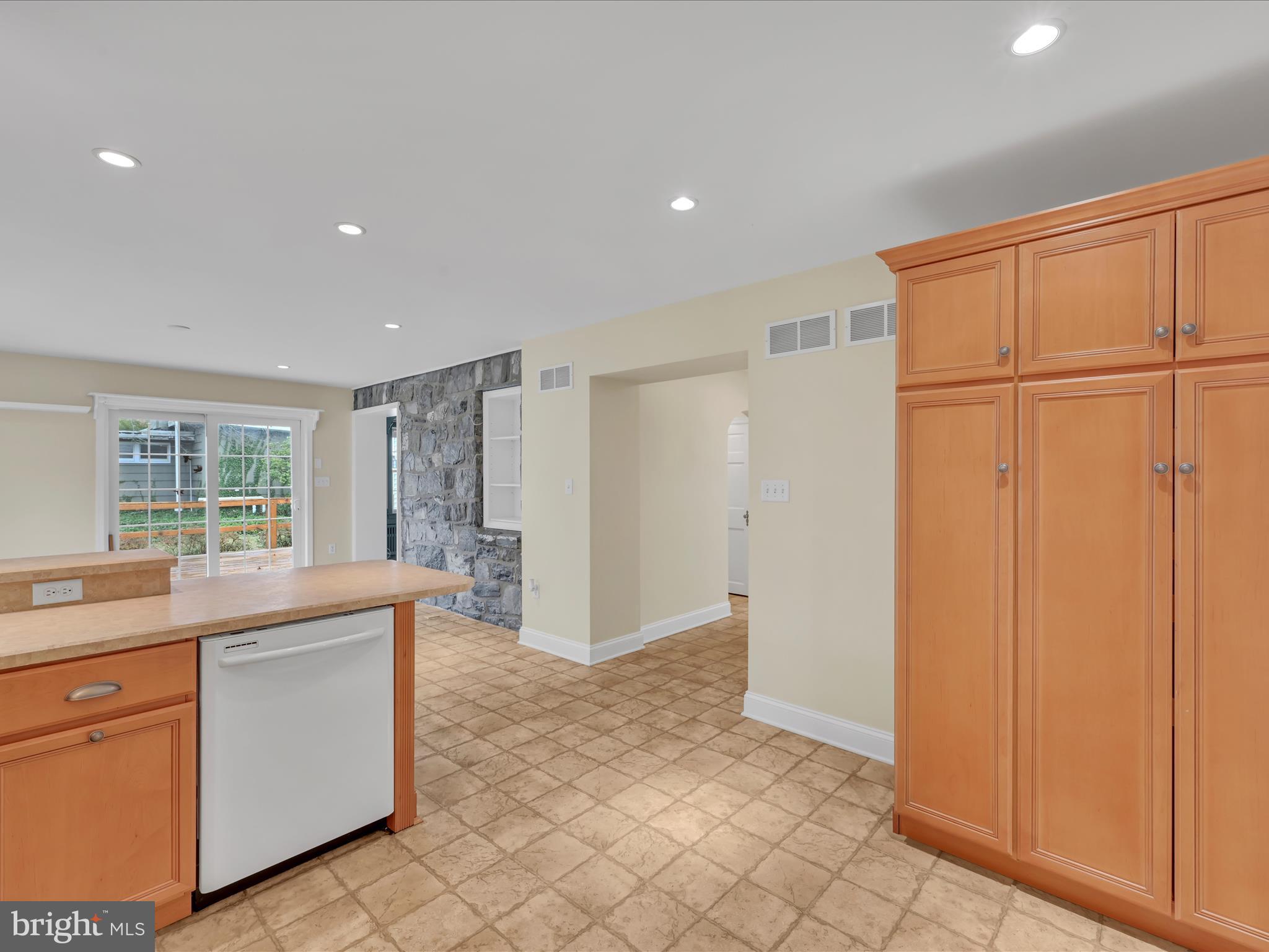 81 West Roseville Road Lancaster, PA 17601 - Photo 14 of 38 Kitchen