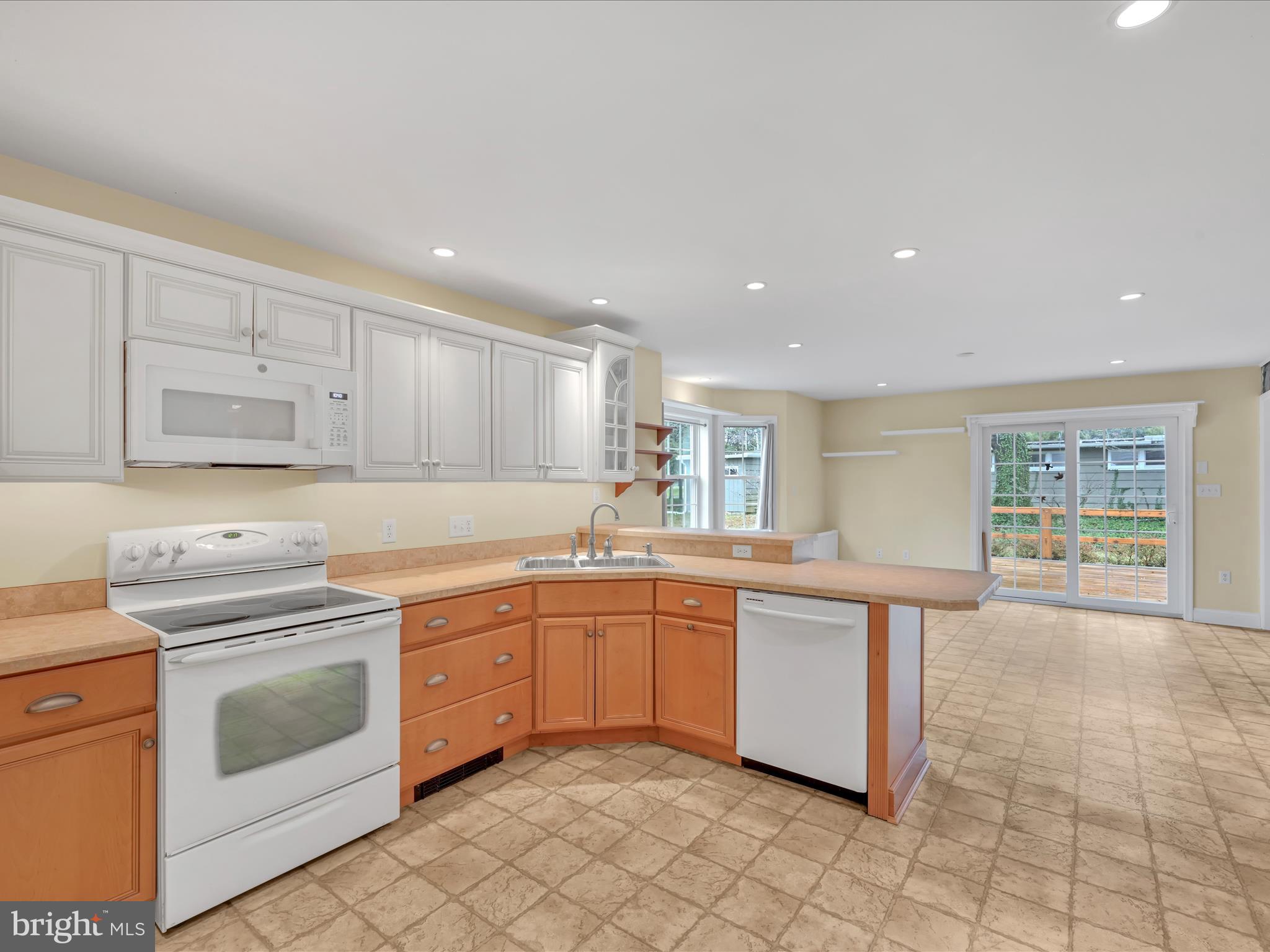 81 West Roseville Road Lancaster, PA 17601 - Photo 15 of 38 Kitchen