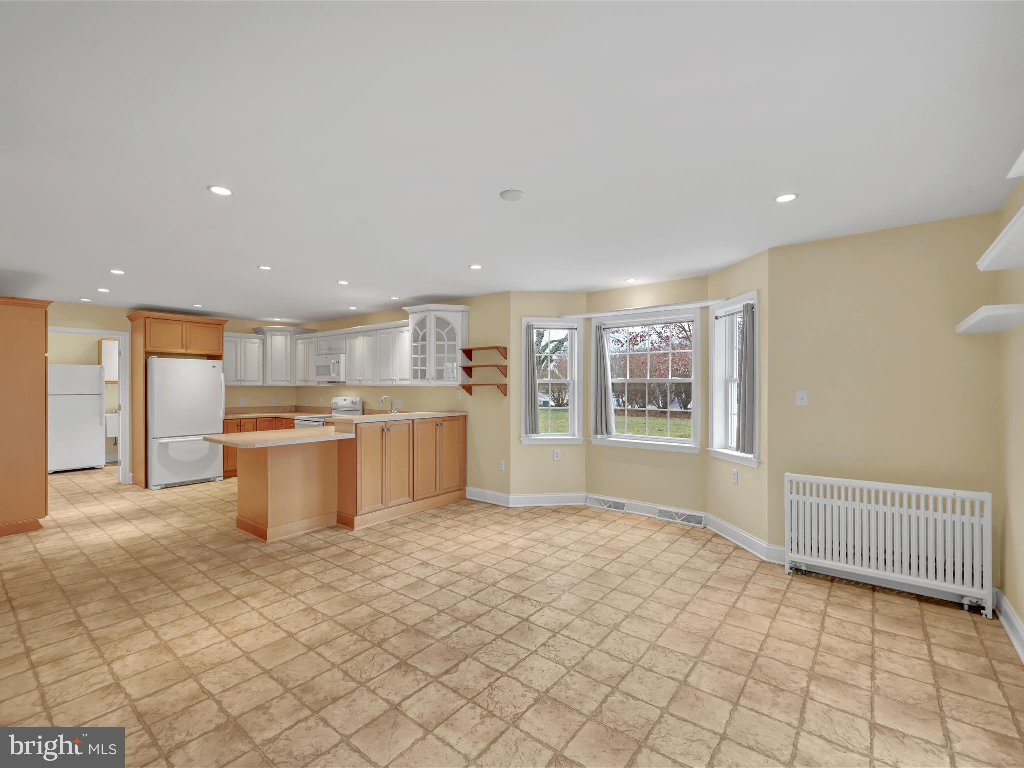81 West Roseville Road Lancaster, PA 17601 - Photo 16 of 38 Kitchen & Dining