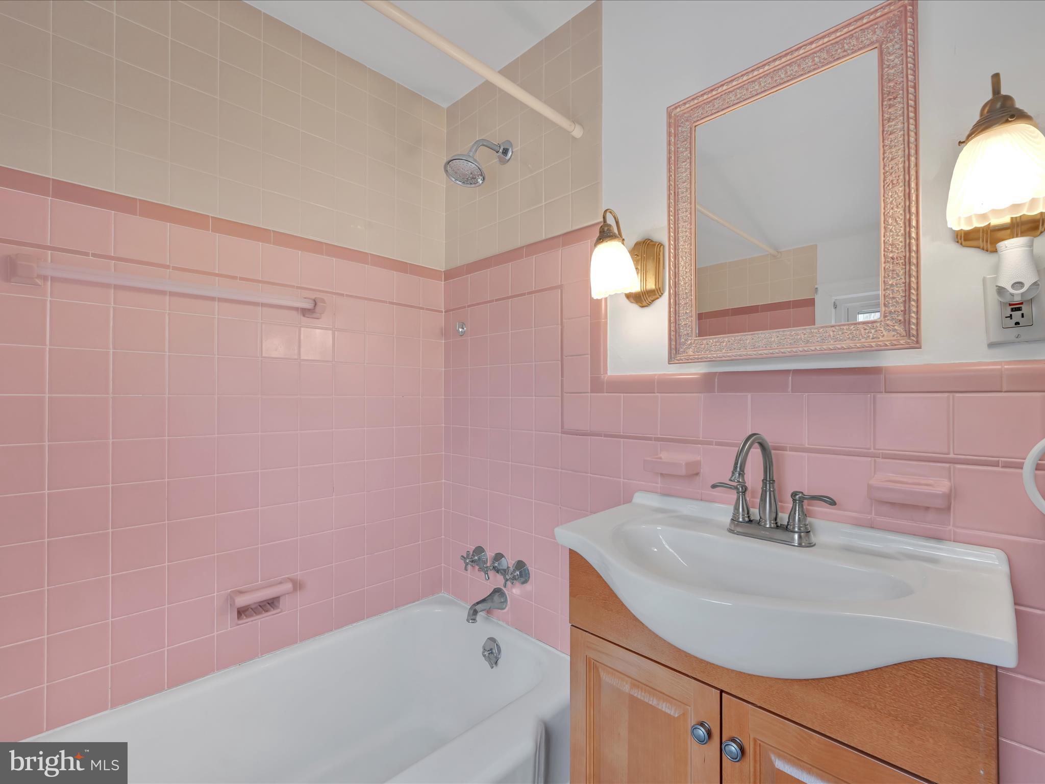 81 West Roseville Road Lancaster, PA 17601 - Photo 25 of 38 Bathroom
