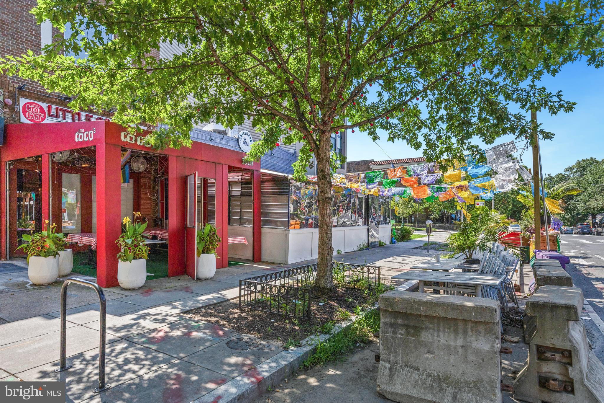 1380 Quincy Street Northwest, Unit 3E Washington, DC 20010 - Photo 41 of 42 a view of street with sitting area