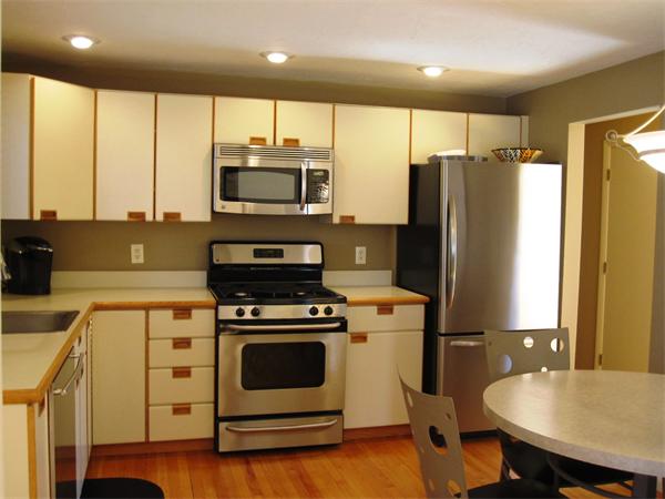 14 Cheshire Road Sharon, MA 02067 - Photo 3 of 19 Gallery Image 3