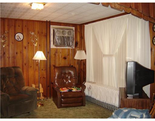 379 Hecla Road Mount Pleasant, PA 15666 - Photo 3 of 7 Living Room.