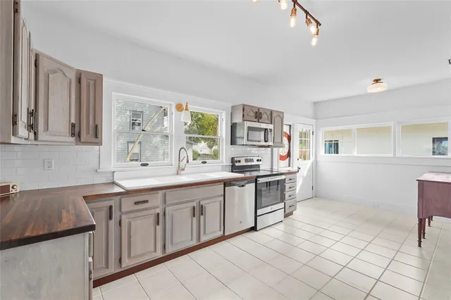 $799,000 | 1550 3rd Avenue West, Bradenton, FL 34205