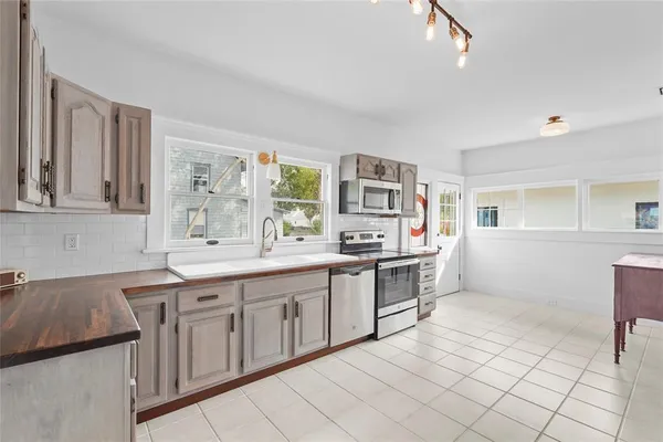 $699,000 | 1550 3rd Avenue West, Bradenton, FL 34205
