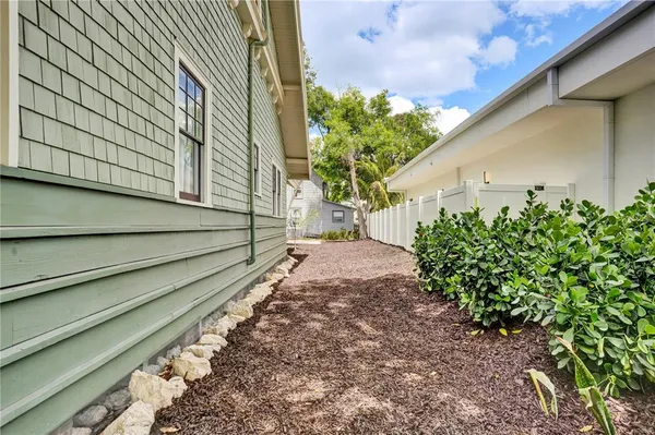 $699,000 | 1550 3rd Avenue West, Bradenton, FL 34205