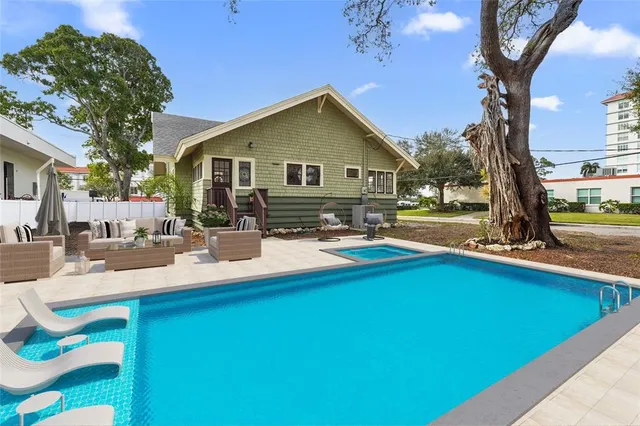 $799,000 | 1550 3rd Avenue West, Bradenton, FL 34205