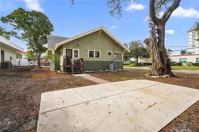 $799,000 | 1550 3rd Avenue West, Bradenton, FL 34205