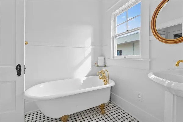 $699,000 | 1550 3rd Avenue West, Bradenton, FL 34205